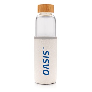 Glasflasche mit struktriertem PU-Sleeve weiß